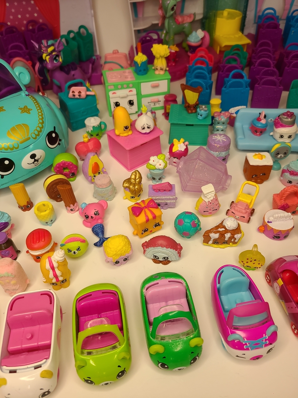 Large Shopkins Bundle Houses Cars & 120+ Figures - Picture 10 of 16